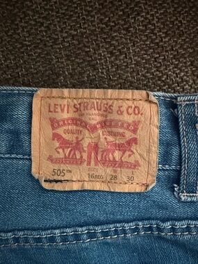 Levi's Men's Straight-Leg Jeans in Medium Blue with Leather Patch